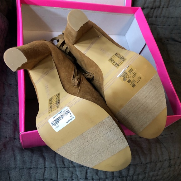 Forever 21 Tan Fringe Heels in size 8 NWT - Picture 4 of 5